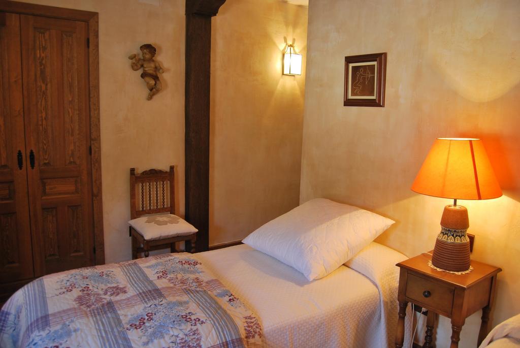 Hostal La Casa de San Gil Atienza Habitación foto